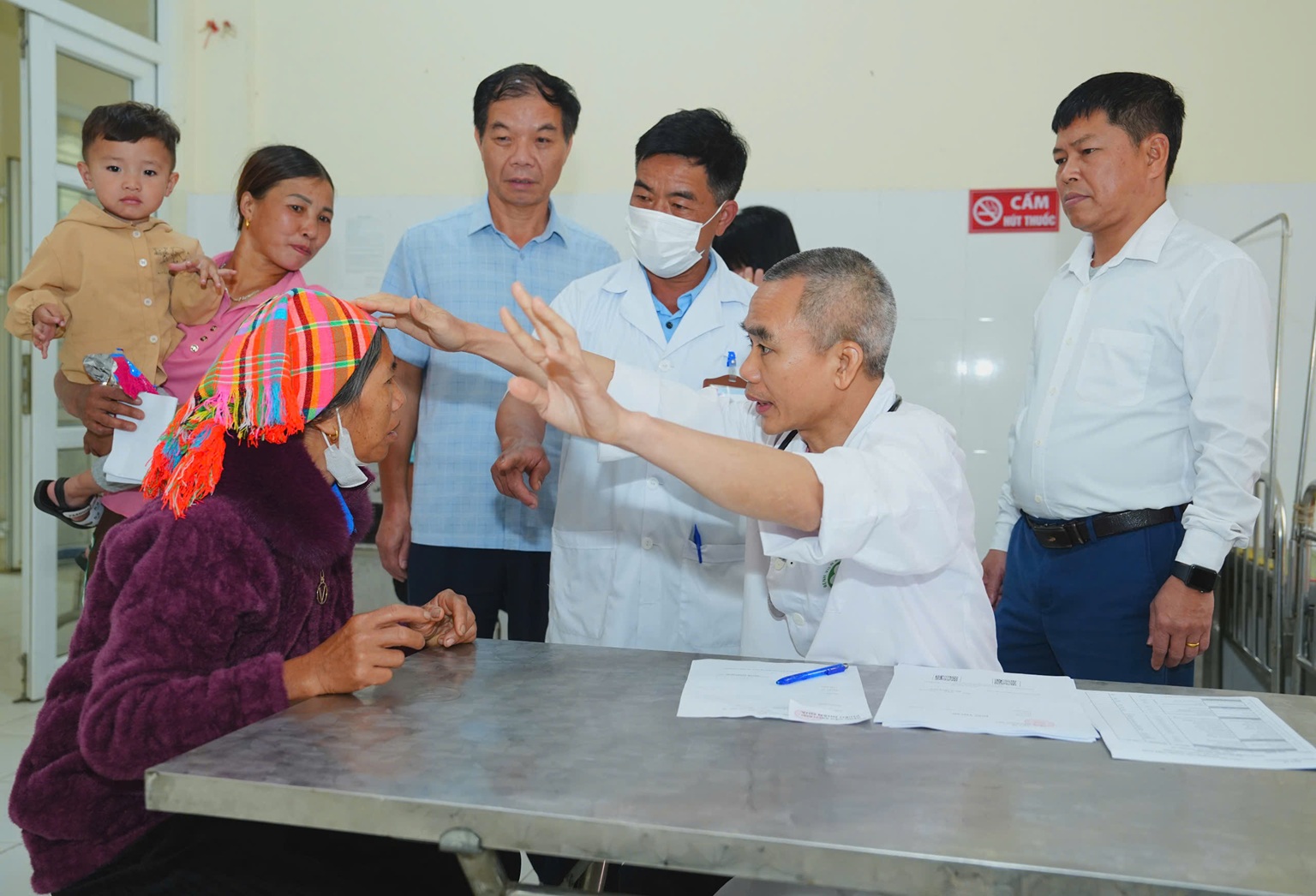 Khám sức khỏe miễn phí cho người dân vùng khó khăn