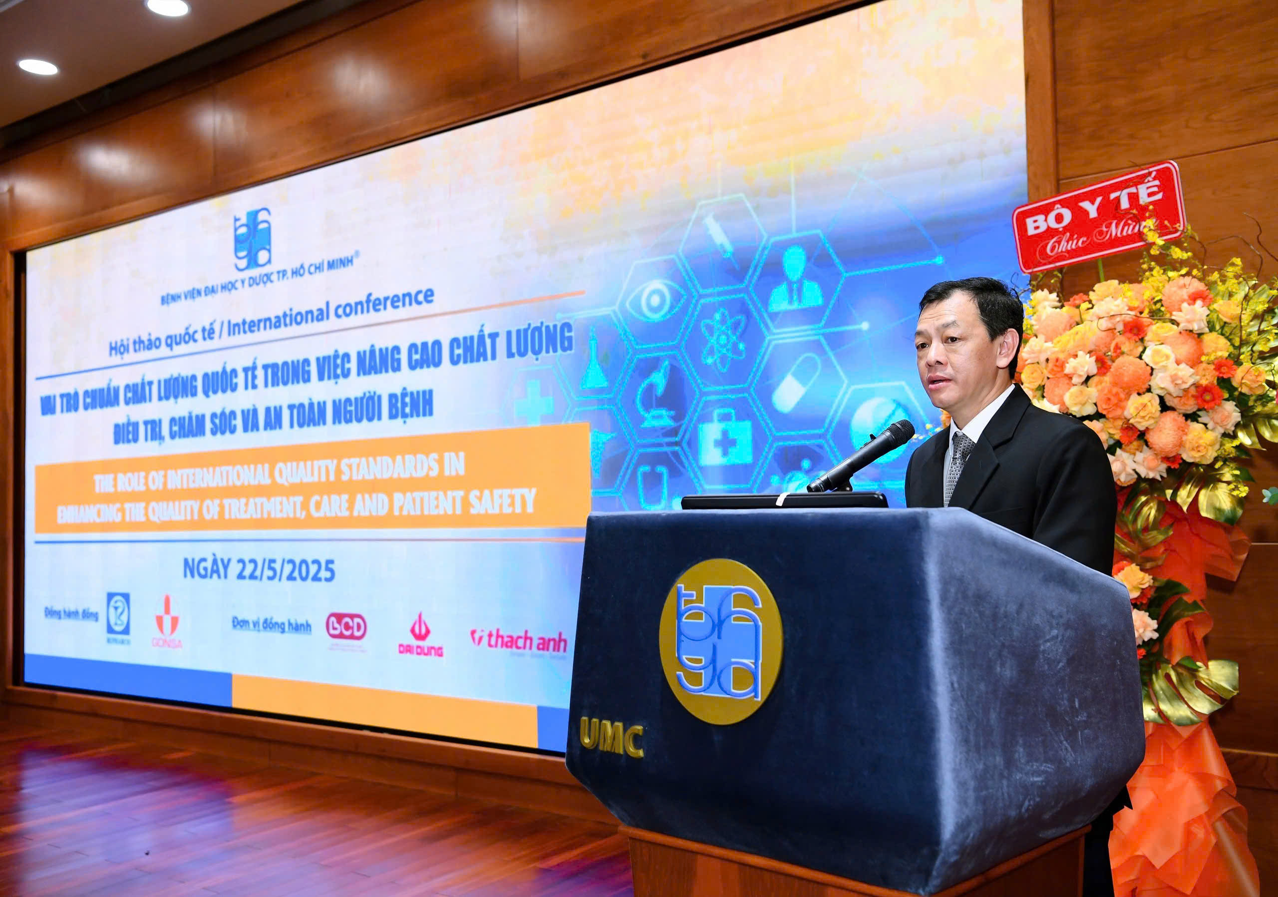 TS-BS CKII Nguyễn Tri Thức phát biểu chỉ đạo tại hội thảo