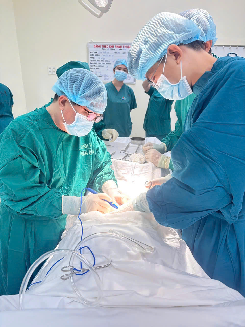 Bệnh viện quận lần đầu thực hiện ca sinh khó - Ảnh 1.