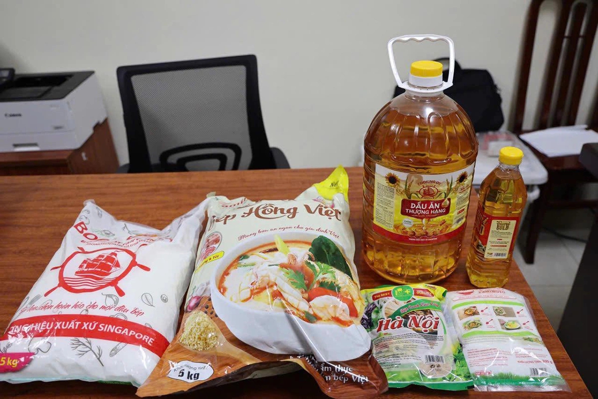 Người tiêu dùng lo lắng vì mua phải thực phẩm giả mạo - Ảnh 1.