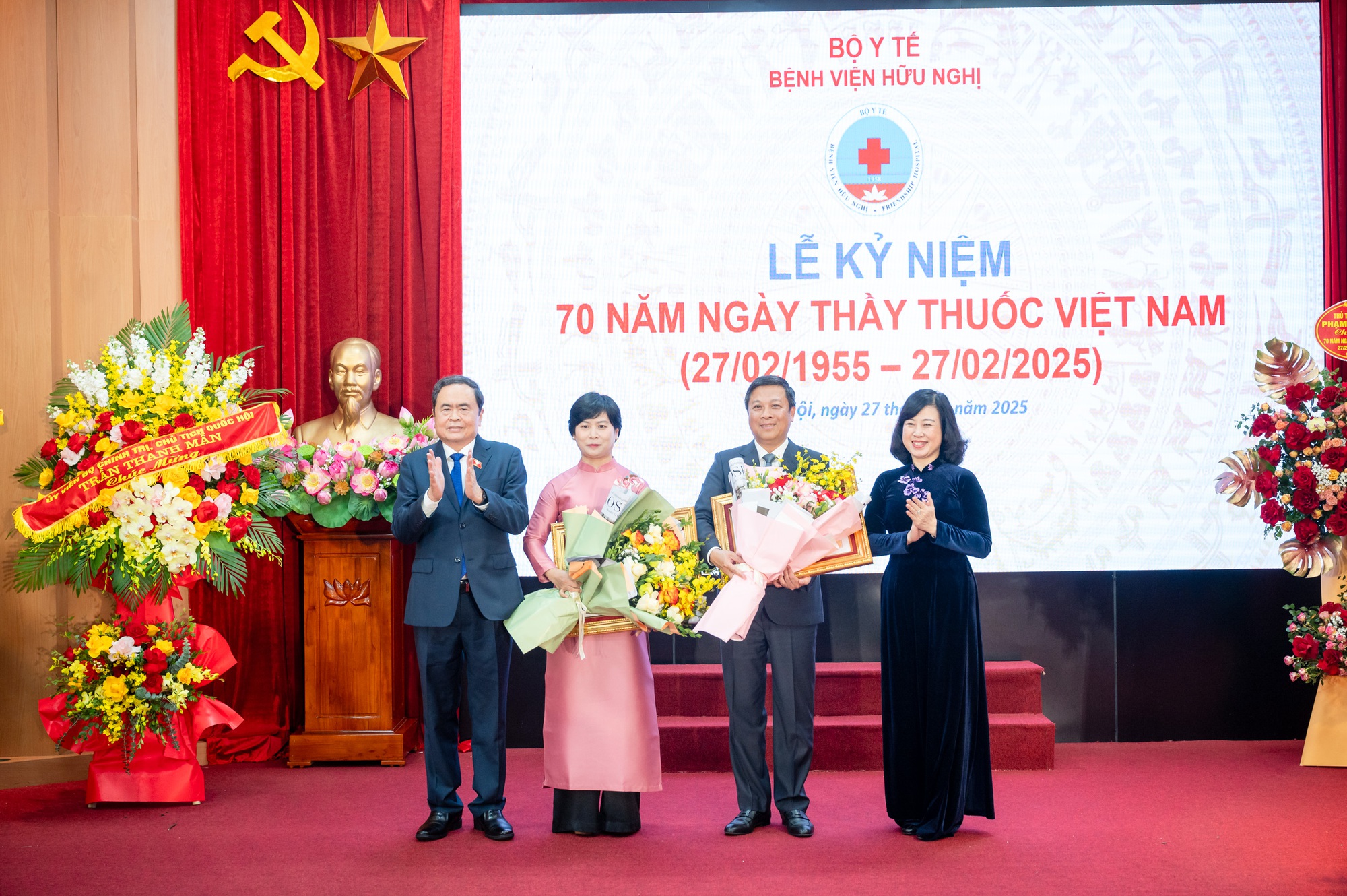 Chủ tịch Quốc hội Trần Thanh Mẫn: Cải thiện chất lượng điều trị và giảm bớt thủ tục hành chính - Ảnh 2.