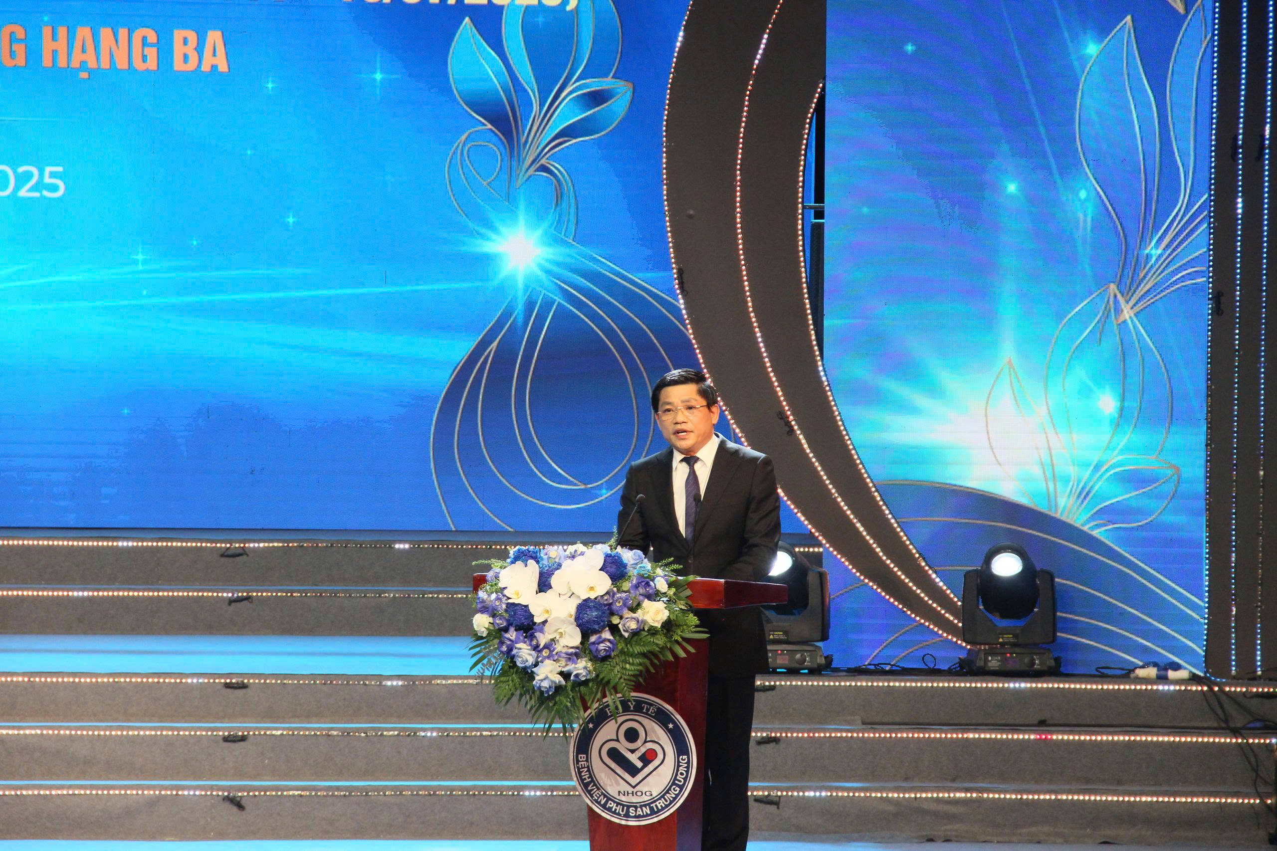 Bệnh viện Phụ sản Trung ương đón nhận Huân chương Lao động hạng Ba - Ảnh 2.