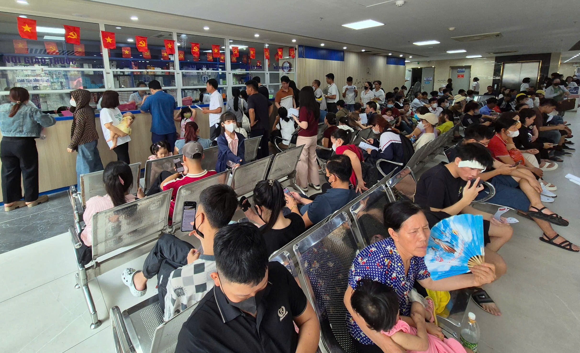 Nắng nóng và những nguy cơ bệnh da liễu - Ảnh 1.