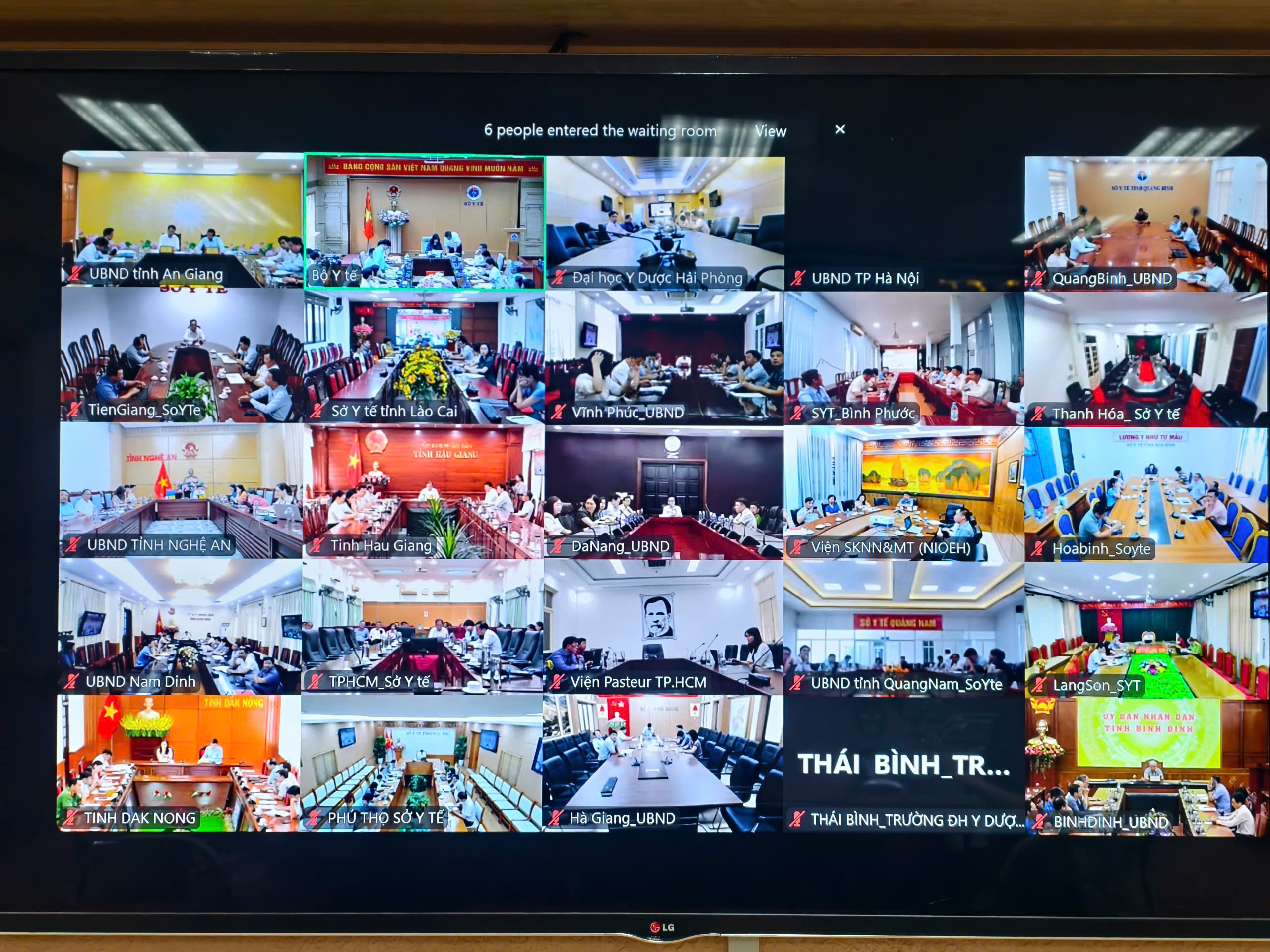Tình trạng hàng giả trong lĩnh vực y tế: Bộ trưởng Bộ Y tế phát biểu tại hội nghị quốc gia - Ảnh 2.