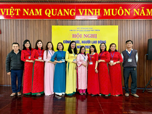 Cán bộ, công chức Chi cục An toàn vệ sinh thực phẩm tỉnh Quảng Nam luôn phấn đấu hoàn thành chức trách, nhiệm vụ được giao.