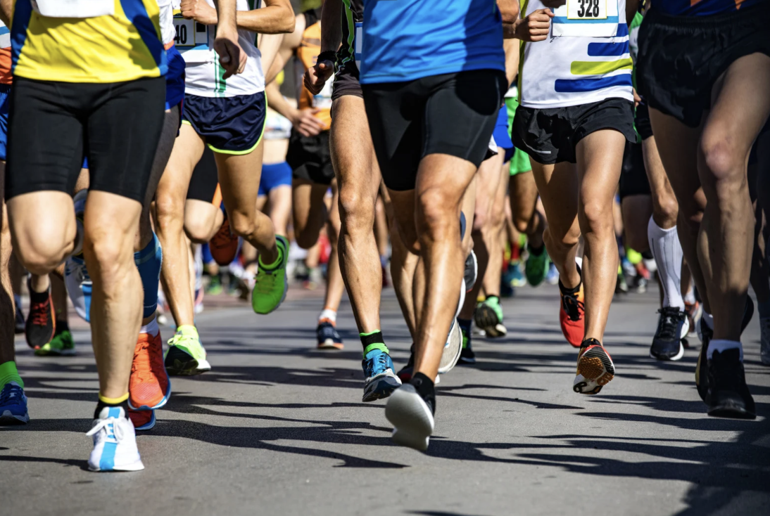 Chạy marathon mùa nắng nóng cần lưu ý điều gì?- Ảnh 1.