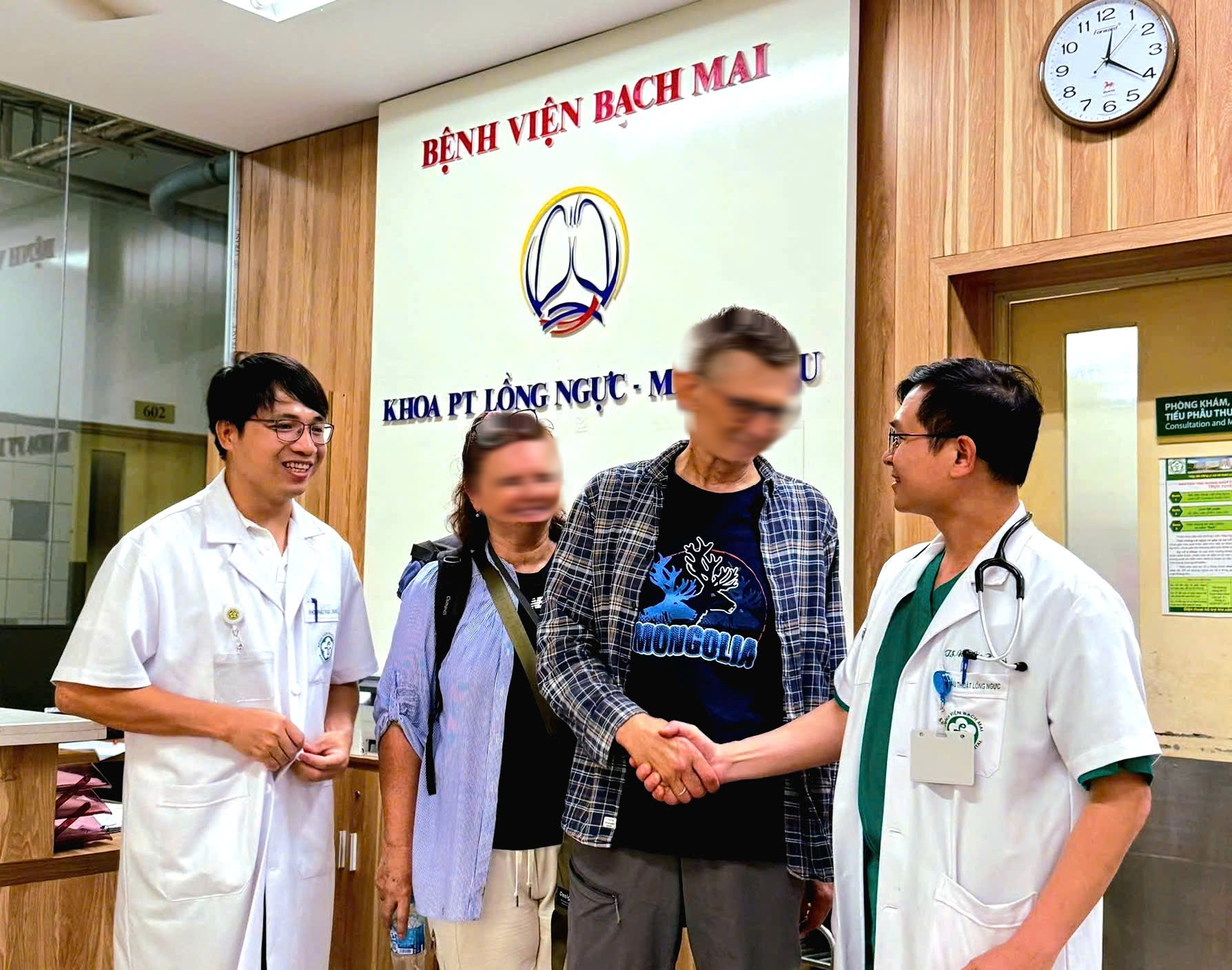 Cuộc sống được cứu: Hành trình kỳ diệu của du khách nước ngoài tại Việt Nam - Ảnh 2.