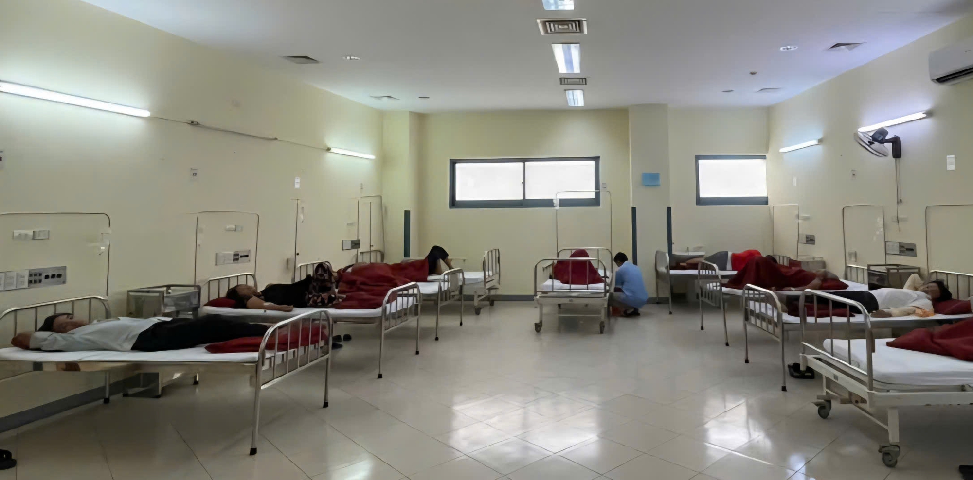 9 người nhập viện khẩn cấp sau bữa tiệc giỗ - Ảnh 1.
