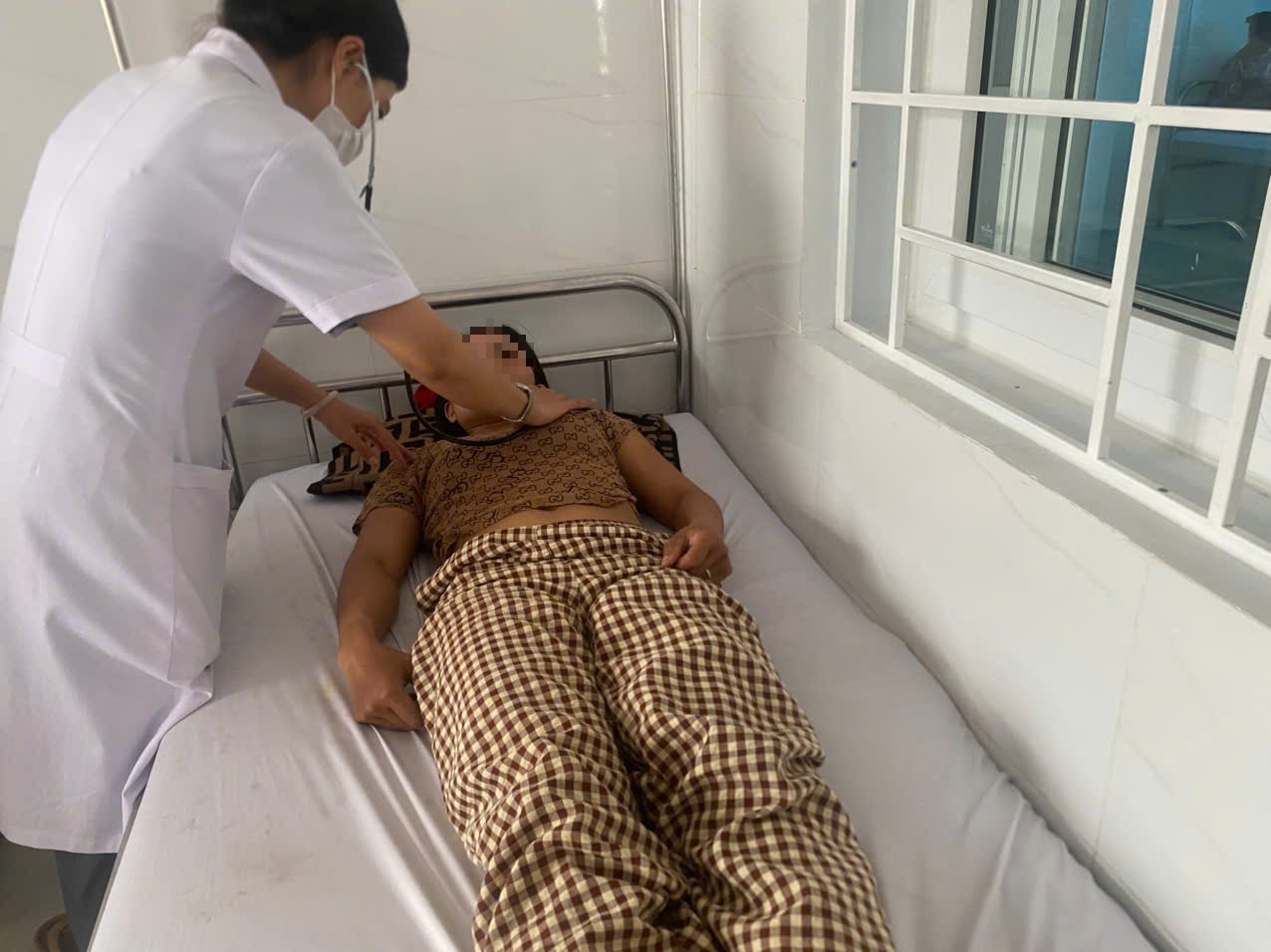 64 Người nhập viện do rối loạn tiêu hóa tại xã M ' Đrắk , Đắk Lắk - Ảnh 1.