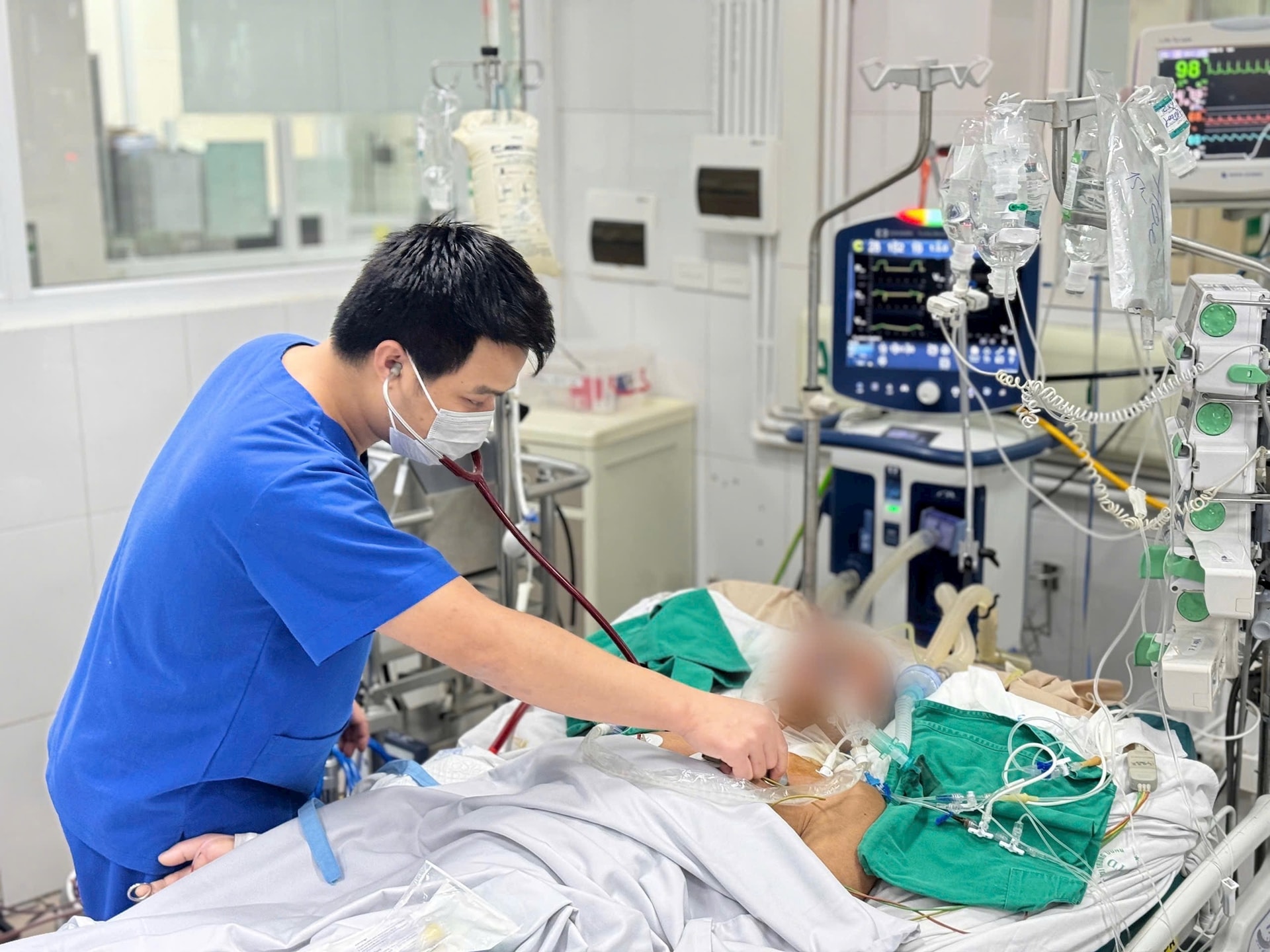 Không còn yêu cầu cách ly y tế đối với bệnh cúm mùa - Ảnh 1.