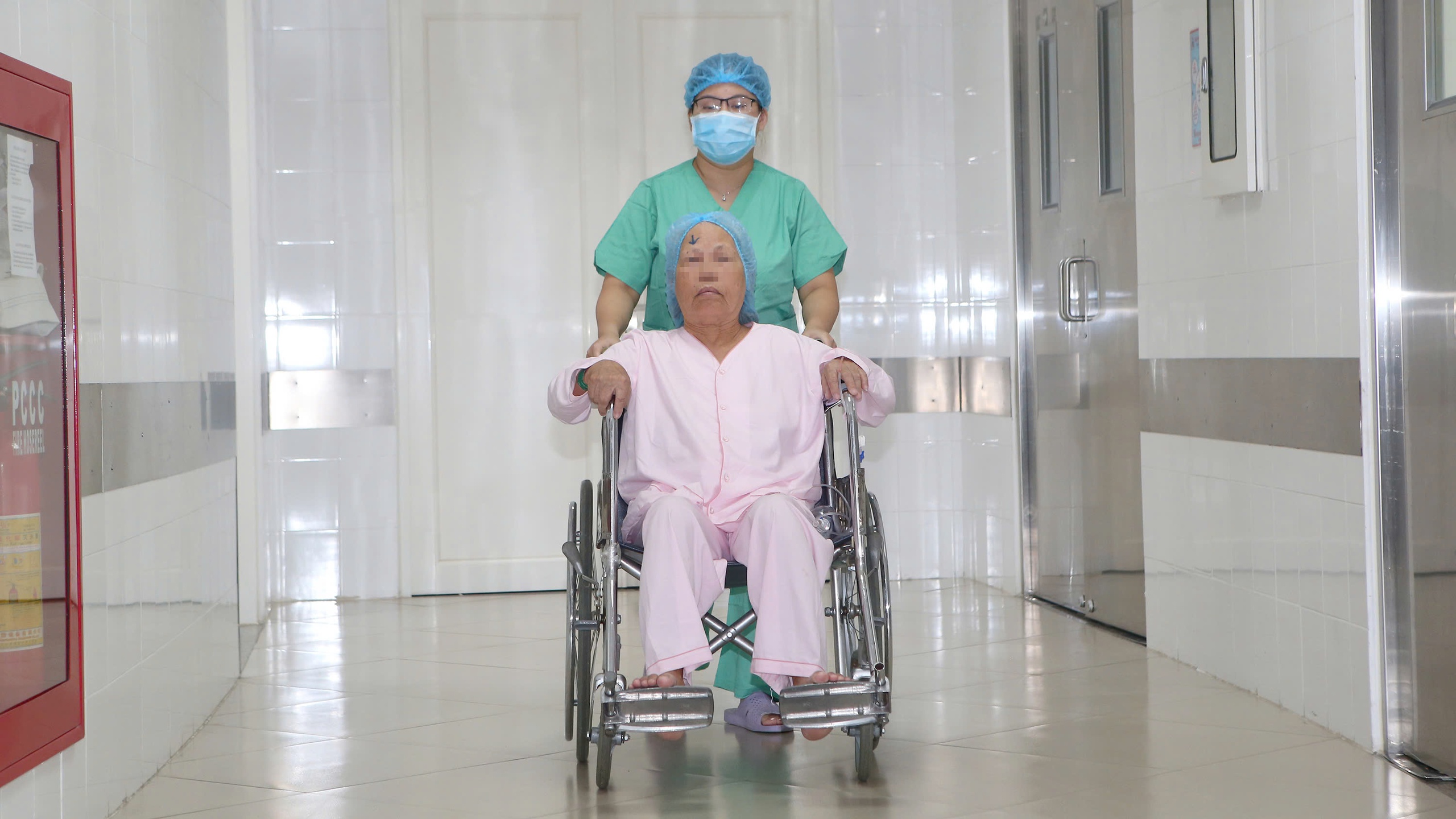 Bệnh nhân ghép giác mạc