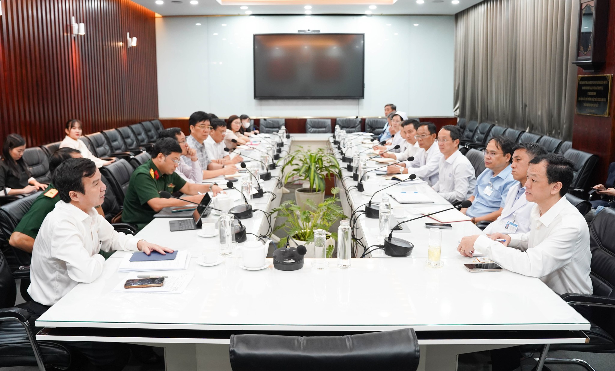 Thiết lập trung tâm chỉ huy y tế cho lễ kỷ niệm 50 năm thống nhất đất nước - Ảnh 1.