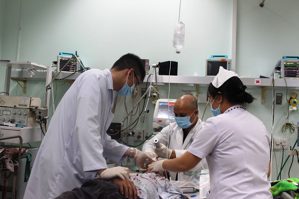 Bác sĩ cứu sống chàng trai bị lừa sang Campuchia bởi 'bạn gái ảo' - Ảnh 1.