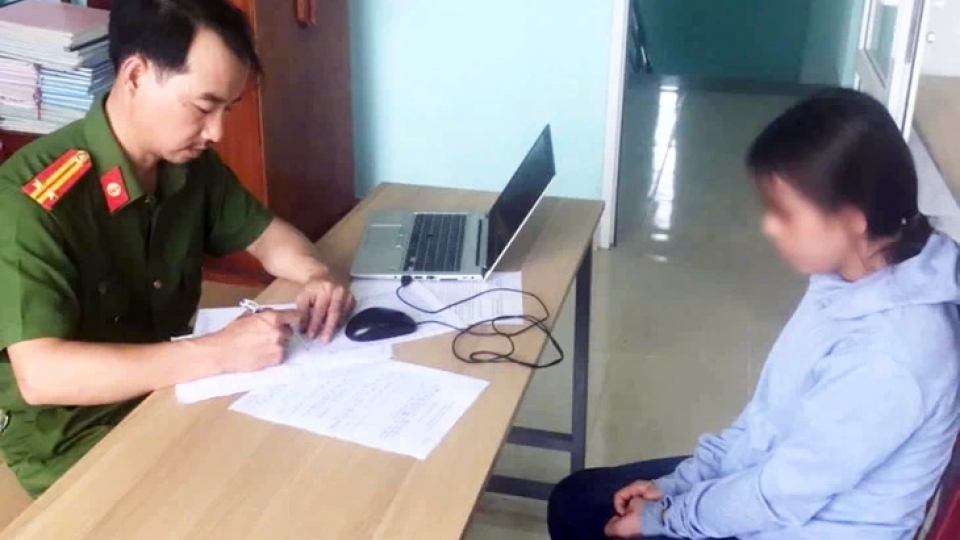 Bảo mẫu bị điều tra tại cơ quan công an