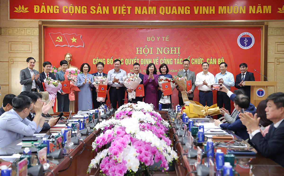 Bộ Y tế thực hiện nhiều quyết định quan trọng về nhân sự - Ảnh 2.