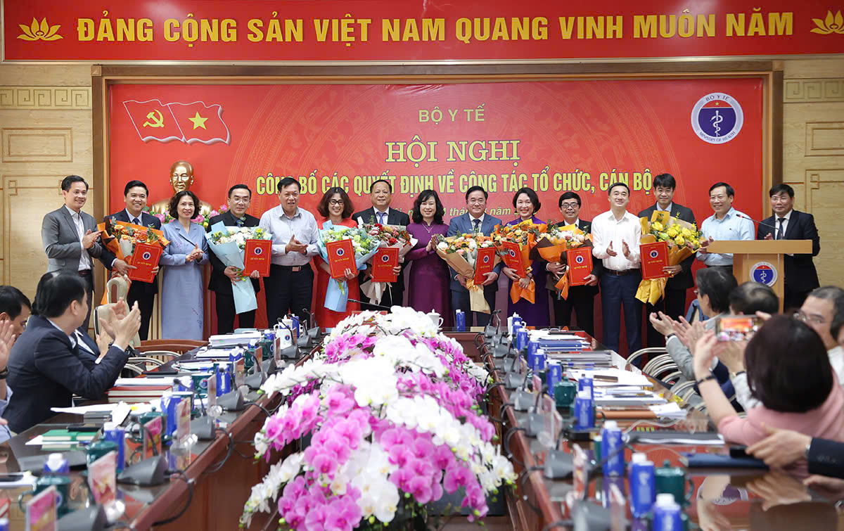 Bộ Y tế thực hiện nhiều quyết định quan trọng về nhân sự - Ảnh 1.