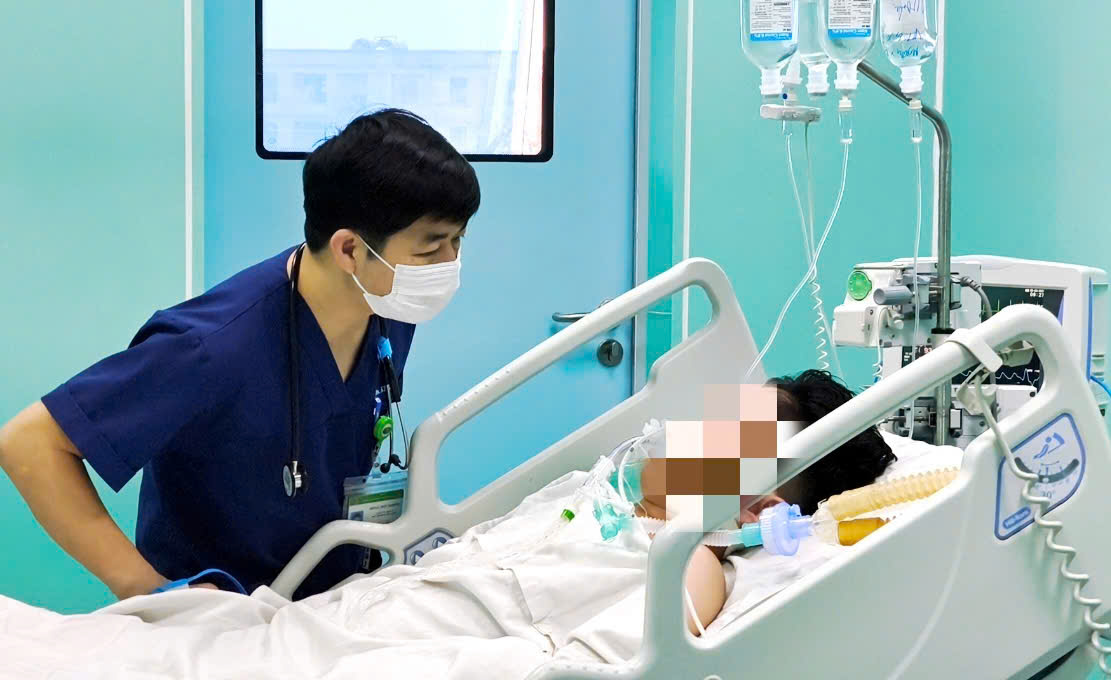 Nam thanh niên 22 tuổi nguy kịch do viêm não mô cầu- Ảnh 1.