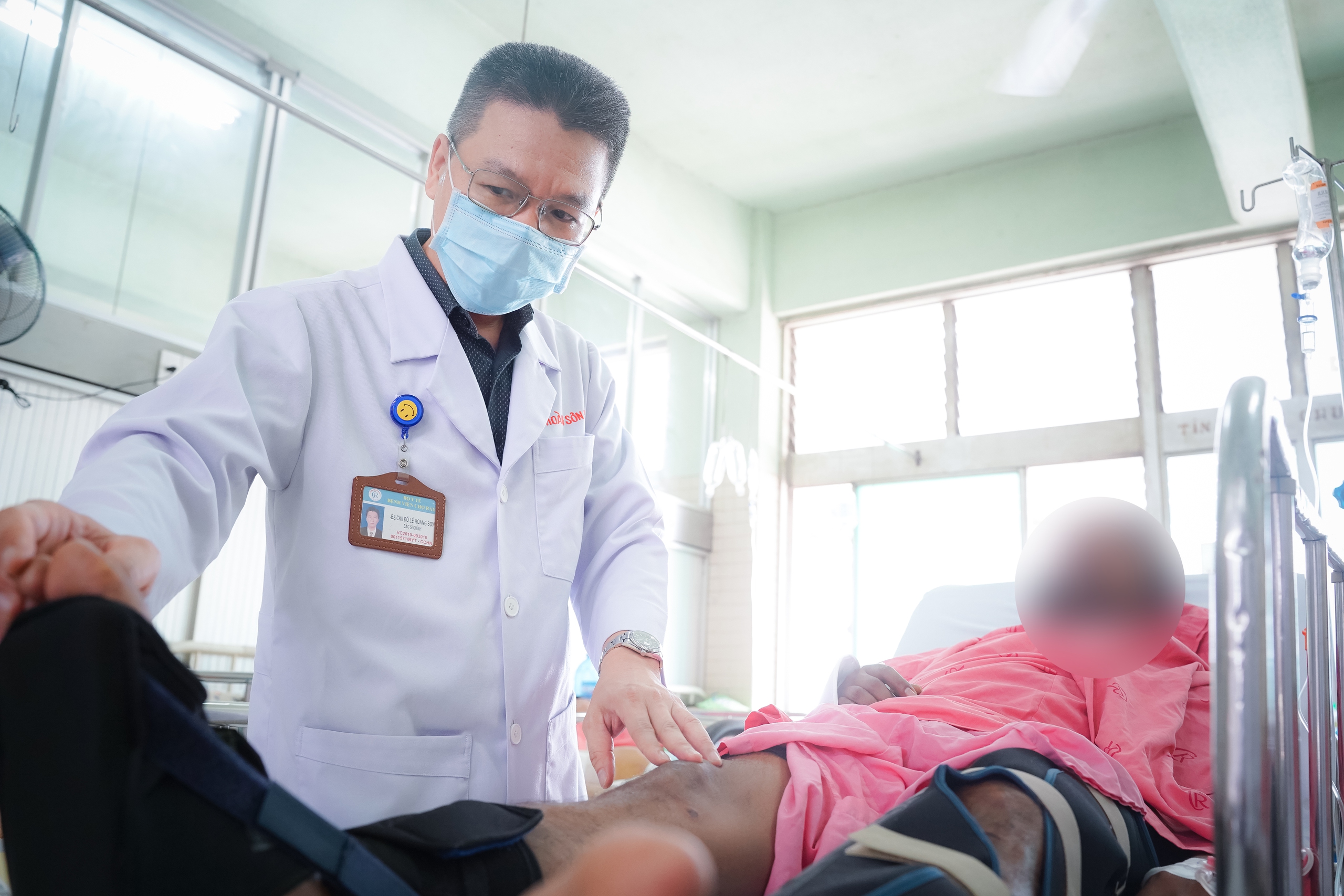 Tình hình sức khỏe của nạn nhân trong vụ cháy giàn khoan dầu tại Cà Mau - Ảnh 1.