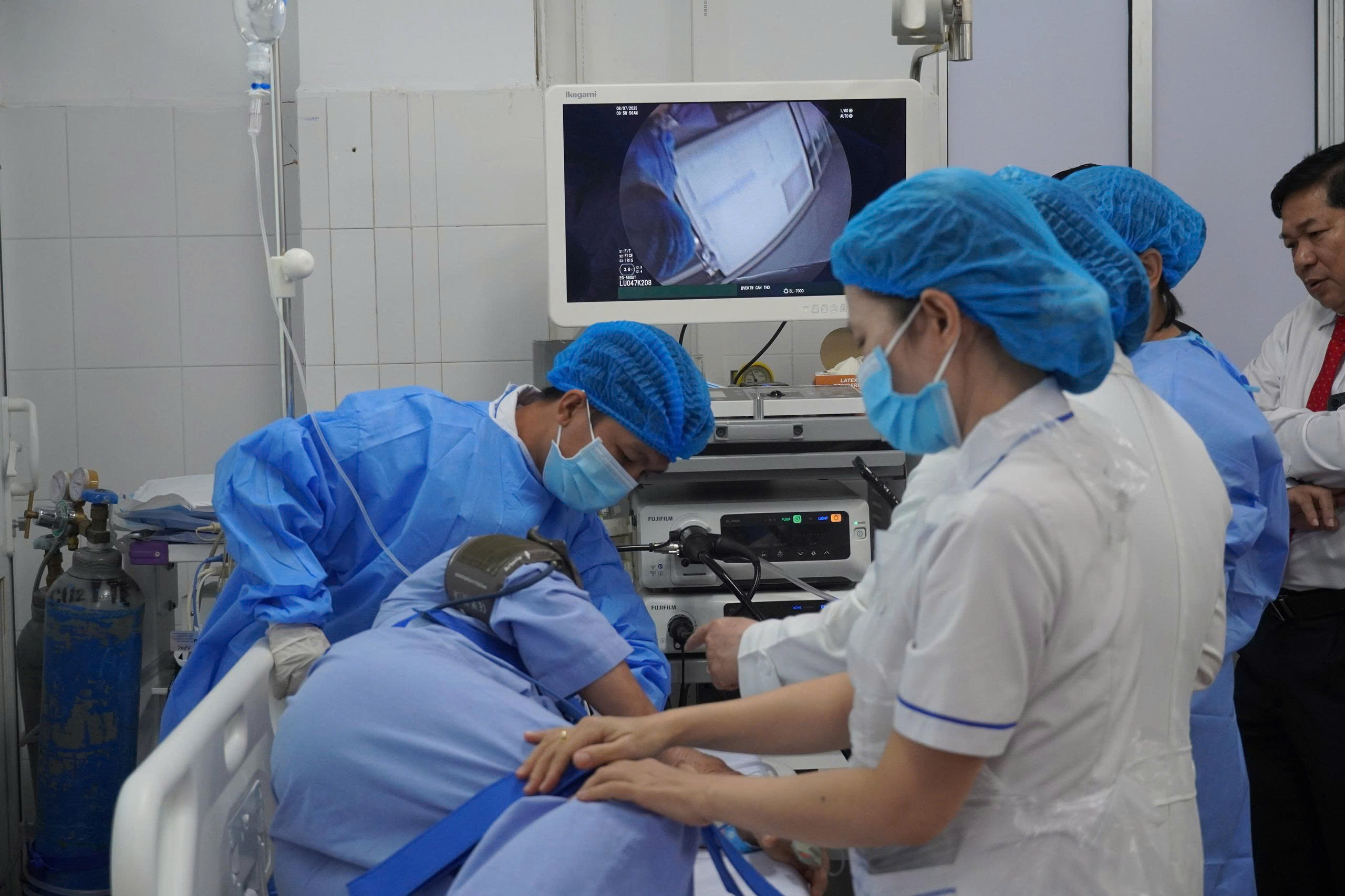 Bệnh viện miền Tây tiên phong trong phát hiện ung thư sớm - Ảnh 1.