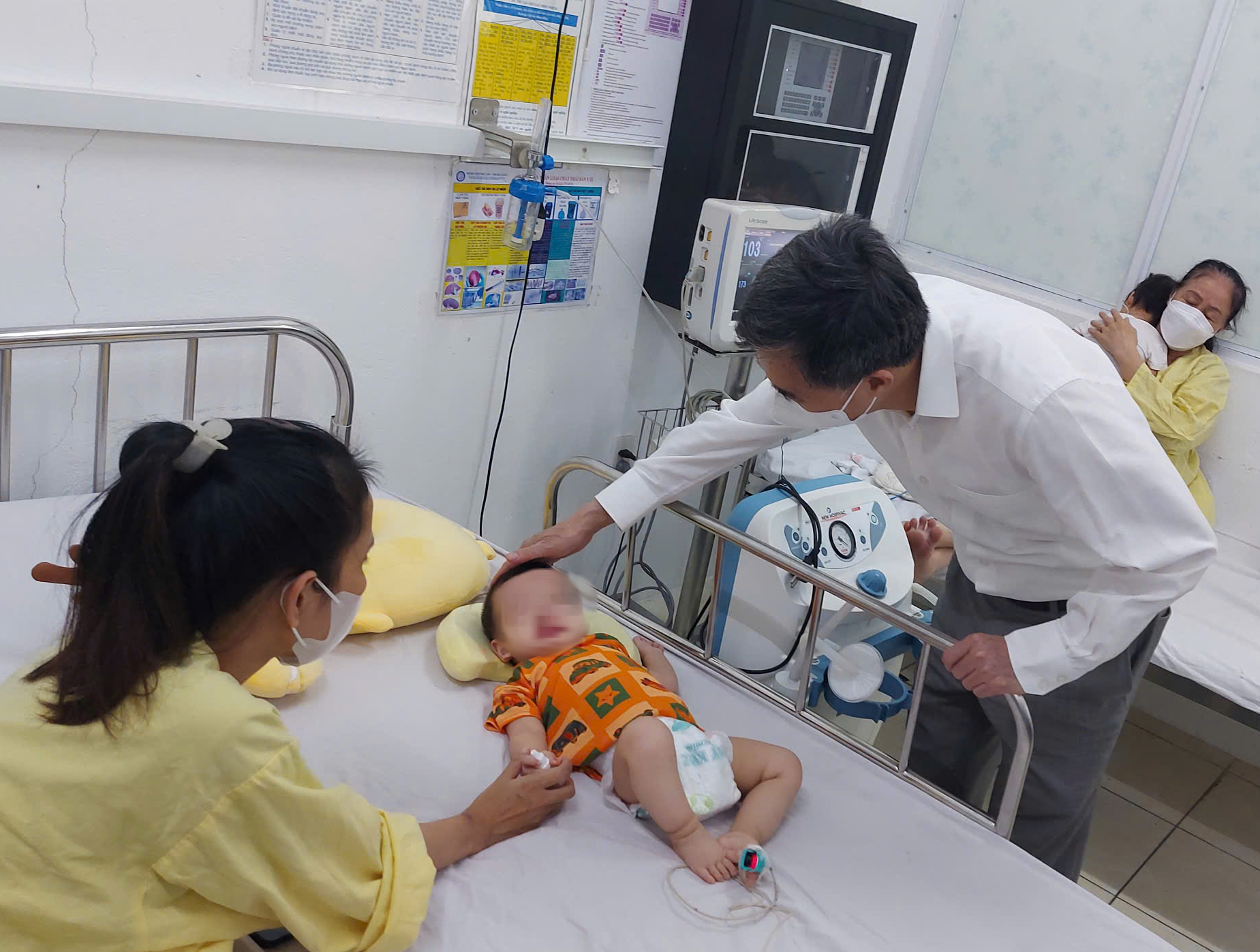 Bộ Y tế khẩn trương triển khai biện pháp ứng phó với tình trạng gia tăng ca bệnh sởi - Ảnh 1.
