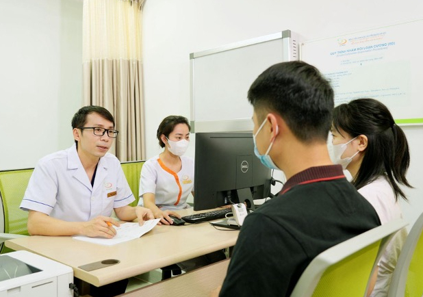 Hiếm muộn vì quai bị, người cha 8X bất ngờ đón cặp song sinh- Ảnh 1.