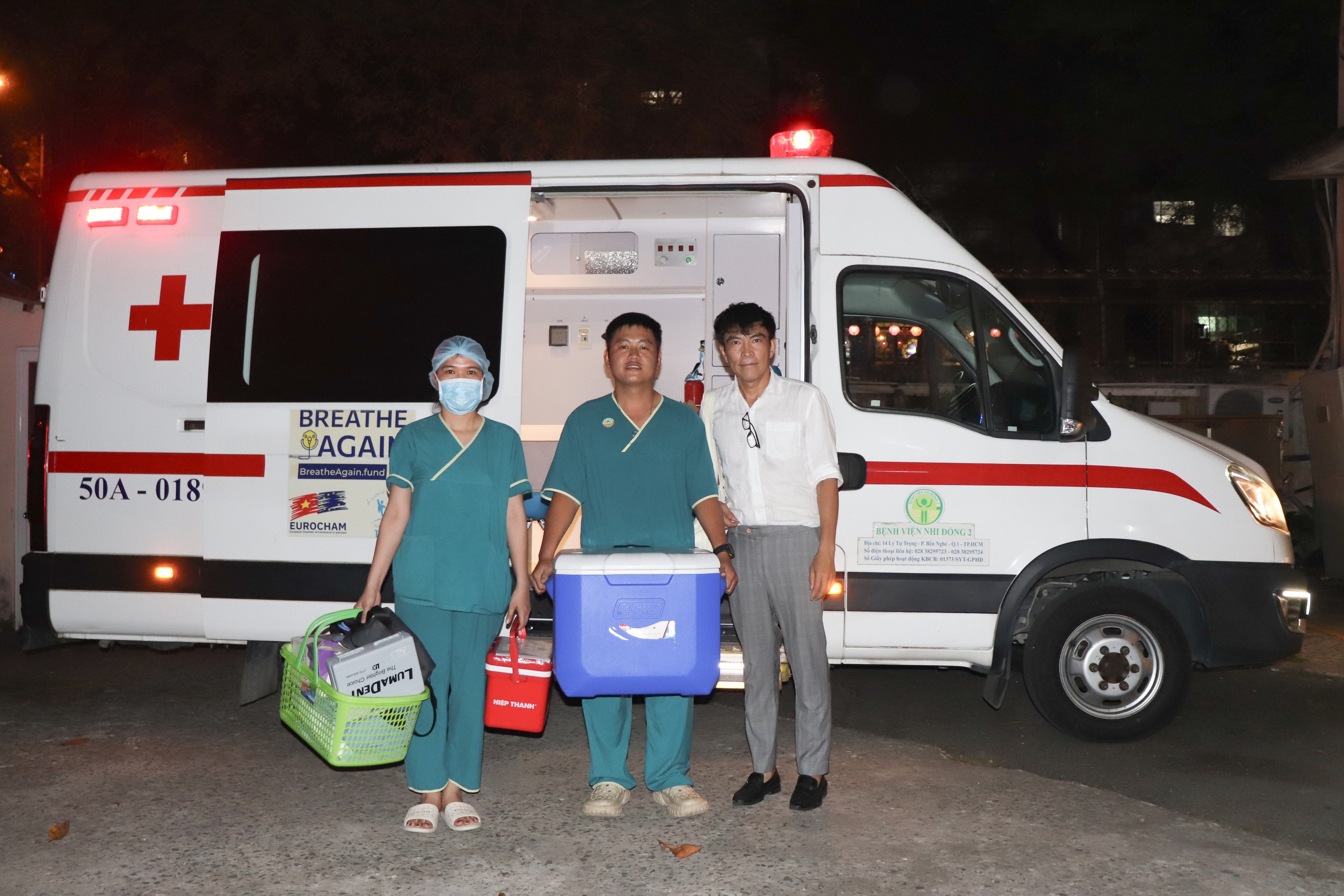 Hành Trình Cứu Sống: Cha Mẹ Chở Con Gái 300 Km Đến TP HCM Để Ghép Gan - Ảnh 1.
