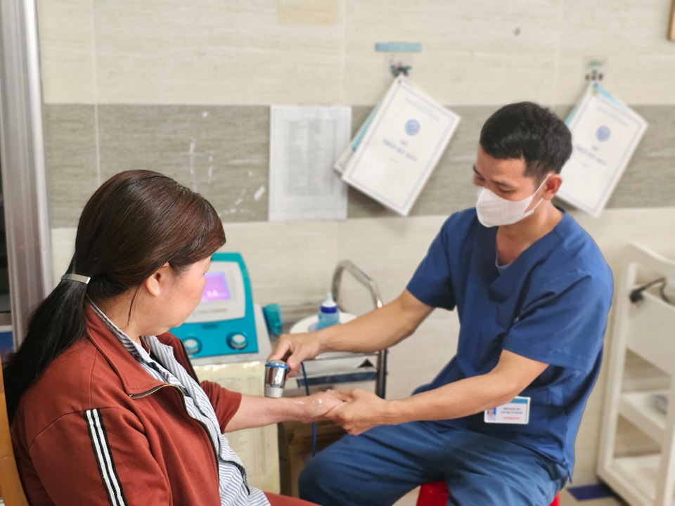 Quyền lợi khi tham gia bảo hiểm y tế liên tục trong 5 năm - Ảnh 1.