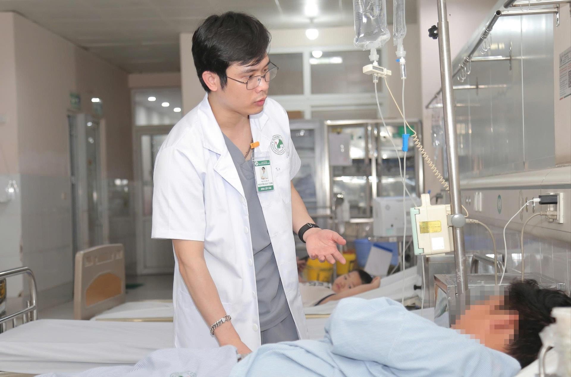 Suy thận cấp do làm việc liên tục trong môi trường nóng bức - Ảnh 1.