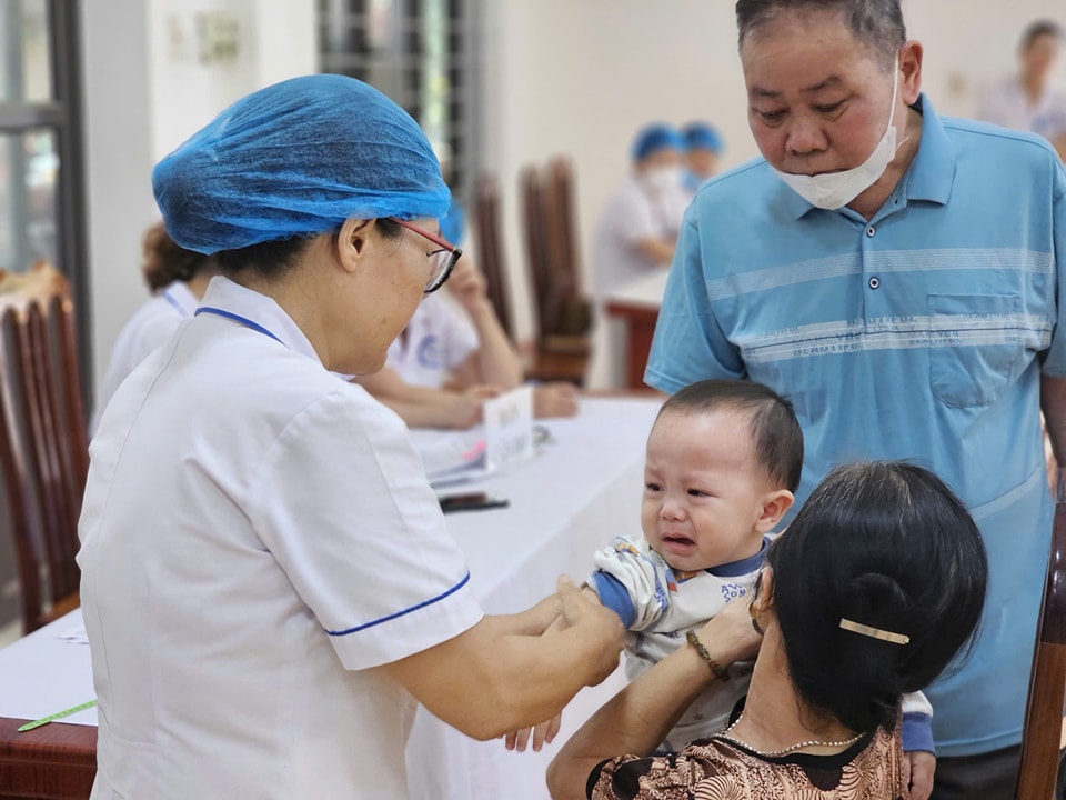 Trẻ em khám bệnh