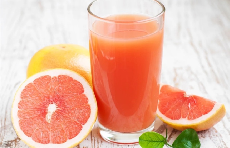 Những đối tượng cần tránh uống nước ép bưởi - Ảnh 1.