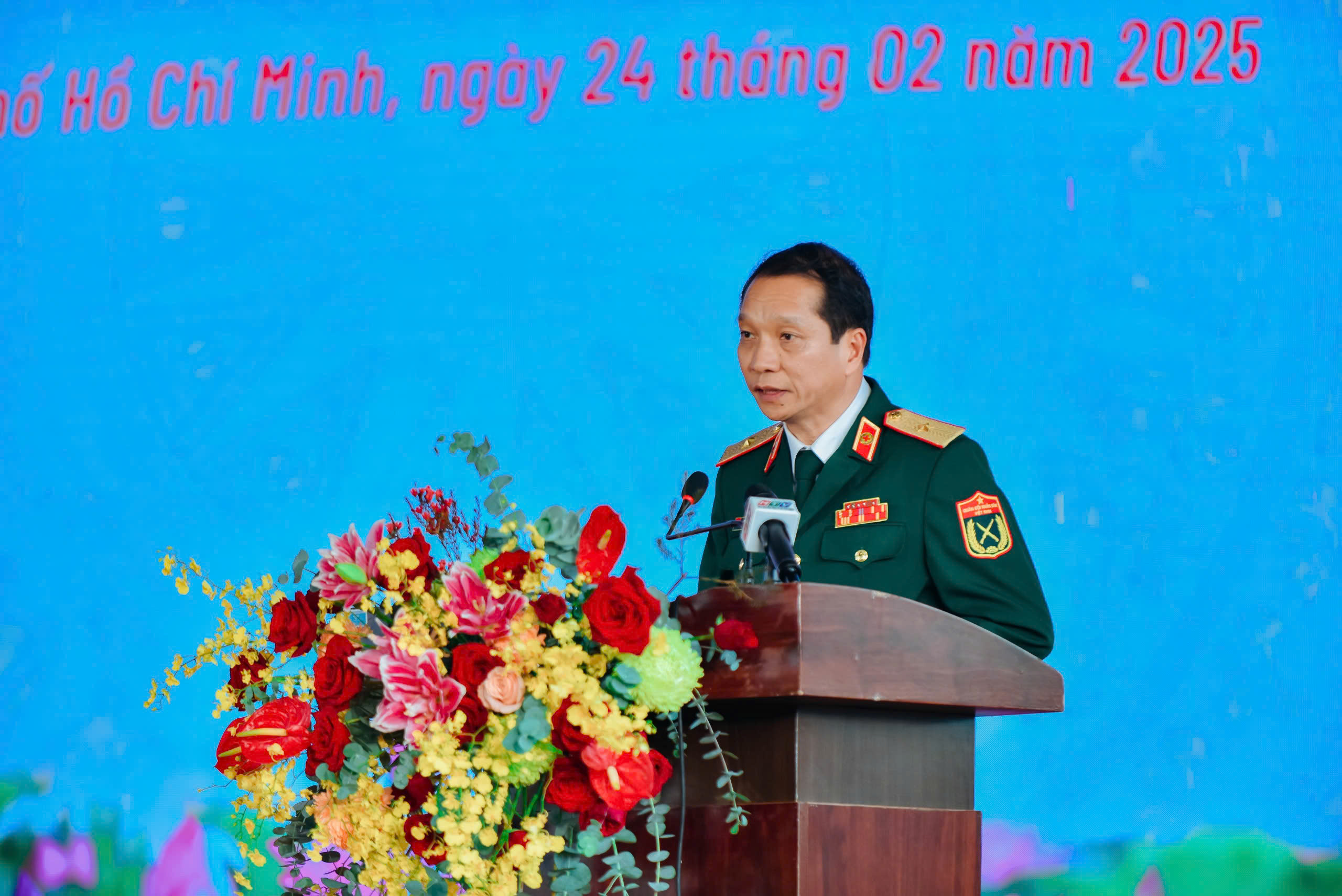 Khoa Hồi sức tích cực vinh dự nhận danh hiệu Anh hùng Lực lượng vũ trang nhân dân - Ảnh 3.