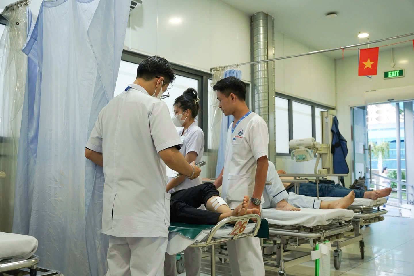 Người đàn ông 56 tuổi bất ngờ ngã quỵ khi đang chơi thể thao - Ảnh 2.