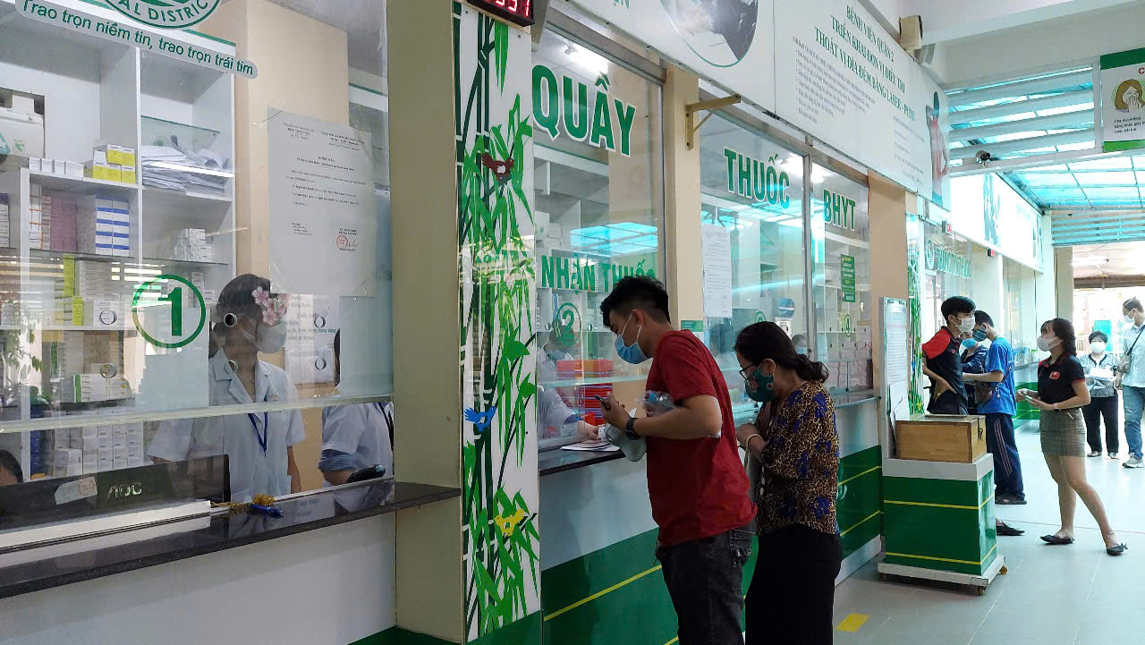 TP HCM bảo đảm quyền lợi BHYT cho người dân từ 2 tỉnh sáp nhập- Ảnh 1.